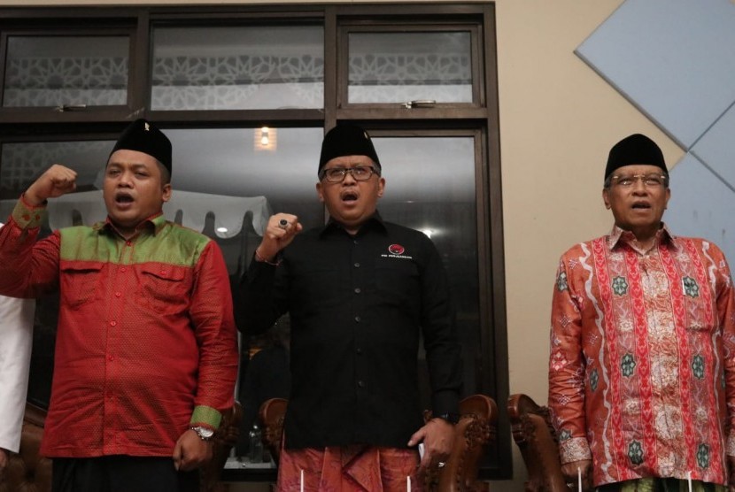 Pengurus Pusat Partai Demokrasi Indonesia Perjungan (PDIP) melakukan kunjungan ke Pesantren Luhur Al-Tsaqafah, Ciganjur, Jakarta, Selasa (9/10).