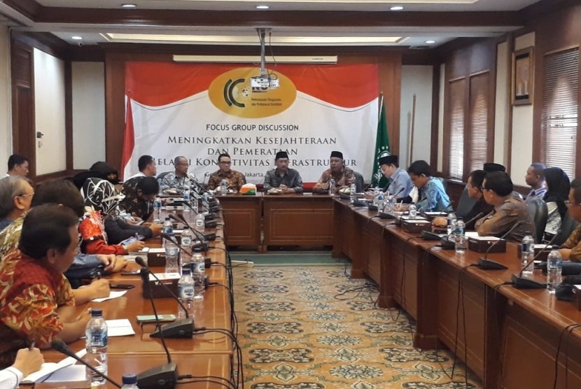 Pengurus Pusat Perkumpulan Pengusaha dan Profesional Nahdliyin (P2N) menggelar acara FGD bertema Meningkatkan Kesejahteraan dan Pemerataan Melalui Konektivitas Infrastruktur di Kantor PBNU, Jakarta Pusat, Jumat (12/7)