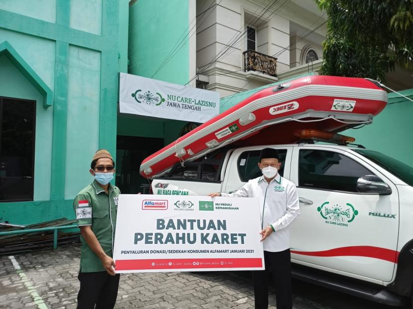 Pengurus Pusat (PP) NU Care-LAZISNU bersama PT Sumber Alfaria Trijaya Tbk (Alfamart) menyalurkan bantuan berupa perahu karet di tiga wilayah terdampak banjir, yaituProvinsiJawa Tengah, Jawa Timur, dan DKI Jakarta.