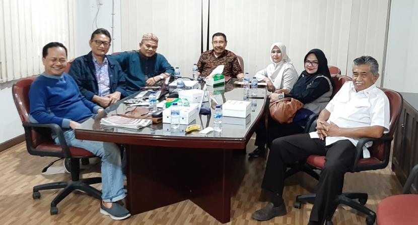 Pengurus Yayasan Gemar Membaca Indonesia (Yagemi)  menggelar diskusi tentang menjaga kesehatan lahir batin melalui kegiatan literasi. 
