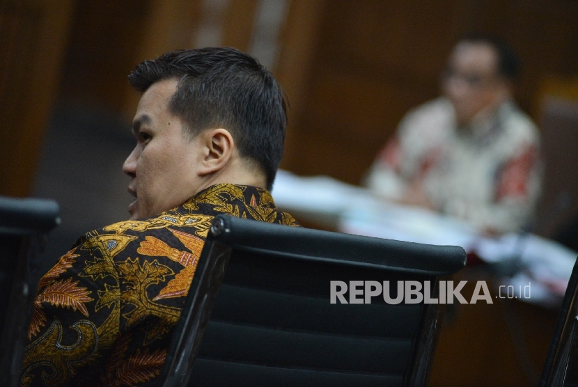 Pengusaha, Andi Agustinus atau Andi Narogong memberikan keterangan saat menjadi saksi dalam sidang lanjutan dengan terdakwa dugaan kasus korupsi KTP Elektronik, Irman dan Sugiharto di Pengadilan Tipikor, Senin (29/5).