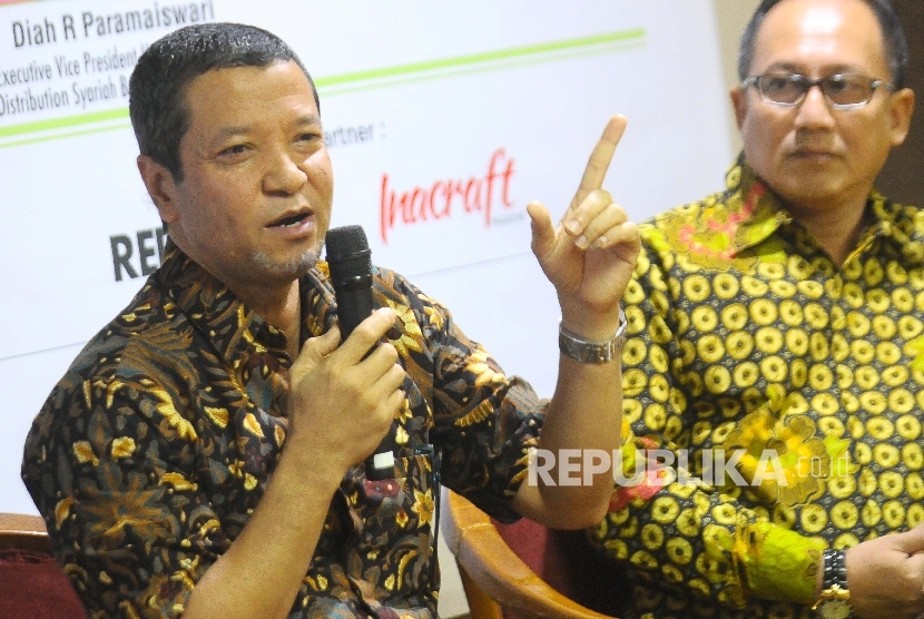  Pengusaha Argoindustri Mukhlis Bahrainy (kiri) menyampaikan paparannya saat Silaturahmi Bisnis ISMI di Jakarta, Jumat (10/3). 