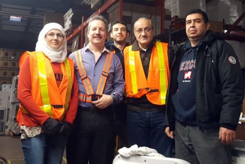 Pengusaha Kanada Jim Estill menolong 300 pengungsi Suriah di Kanada dengan uangnya sendiri.