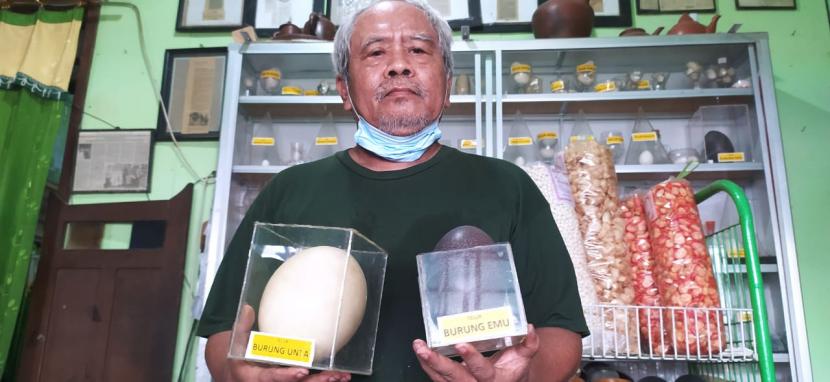 Pengusaha telur asin panggang khas Brebes, M. Nurosidin (66 tahun) bercita-cita membuat museum telur yang dapat mengedukasi tentang ragam telur dari berbagai fauna. Sekitar 83 telur dari beragam hewan lokal maupun luar negeri telah dikumpulkannya sejak tahun 2011. Ia juga tekenal di kotanya sebagai produsen telur asin panggang pertama di Indonesia. 
