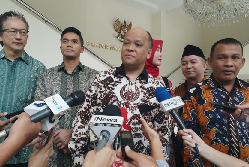 Pengusaha yang tergabung Ikatan Saudagar Muslim Se-Indonesia usai menemui Wakil Presiden Ma'ruf Amin di Kantor Wakil Presiden, Jakarta, Selasa (12/11).