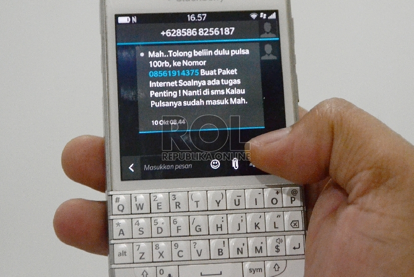 Penipuan SMS, minta pulsa (ilustrasi).  Penyidik Polda Metro Jaya meringkus dua pelaku penipuan yang melancarkan aksinya dengan modus menyebar pesan singkat (SMS) secara acak.