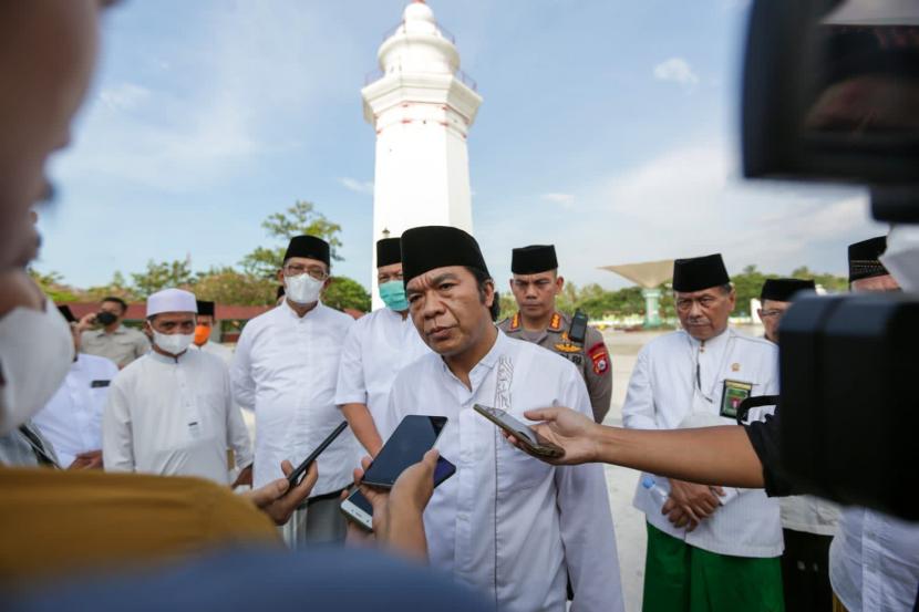 Penjabat (Pj) Gubernur Banten Al Muktabar bersama para Kepala Organisasi Perangkat Daerah (OPD) Pemerintah Provinsi Banten melakukan ziarah ke makam para Sultan Banten, Senin (3/10/2022).