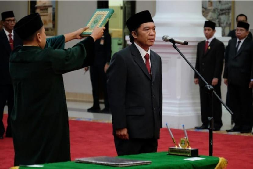 Penjabat (Pj) Gubernur Banten Al Muktabar dilantik. Komisi II DPR mengungkapkan informasi adanya pj kepala daerah yang mundur setelah dilantik. (ilustrasi)