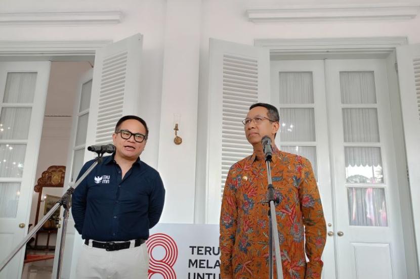 Penjabat (Pj) Gubernur DKI Heru Budi Hartono dan Wakil BUMN Kartika Wirjoatmodjo.