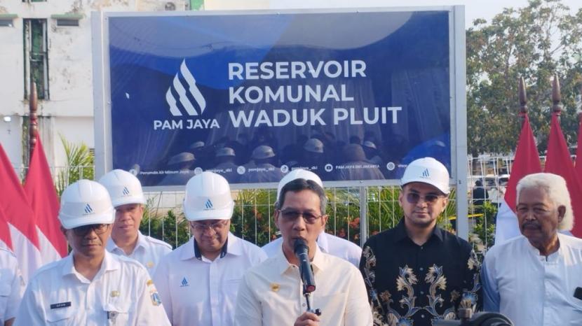 Penjabat (Pj) Gubernur DKI Jakarta Heru Budi Hartono meresmikan operasionalisasi Reservoir Komunal Waduk Pluit di Rusun Waduk Pluit Muara, Kecamatan Penjaringan, Jakarta Utara pada Rabu (4/10/2023). 