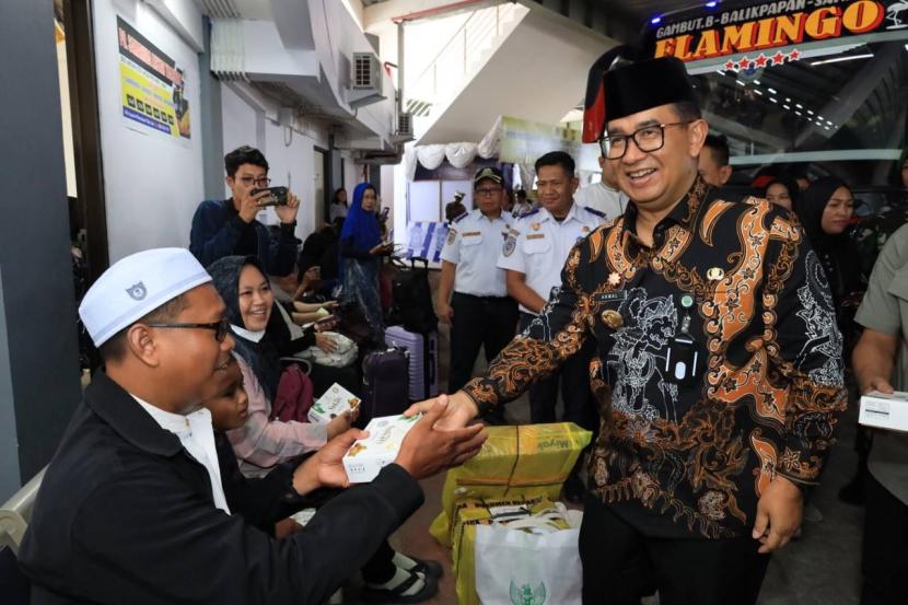 Penjabat (Pj) Gubernur Kalimantan Timur, Akmal Malik meninjau Terminal Tipe A Samarinda Seberang.
