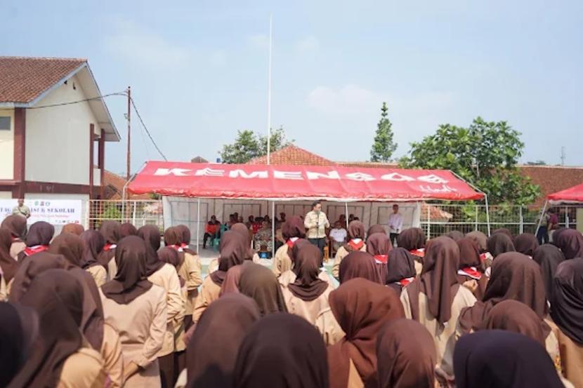 Penjabat (Pj) Wali Kota Sukabumi Kusmana Hartadji membuka kegiatan Tagana Masuk Sekolah (TMS) di SMKN 2 Kota Sukabumi, Jawa Barat, Rabu (25/10/2023). 