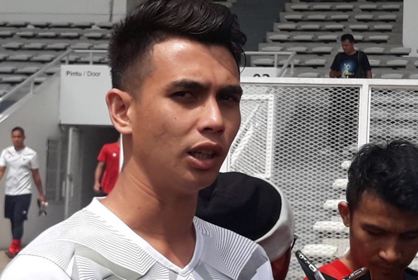 Penjaga gawang Bali United, Nadeo Argawinata pada TC Timnas Indonesia di Stadion Madya, Jakarta, Selasa (18/2). 