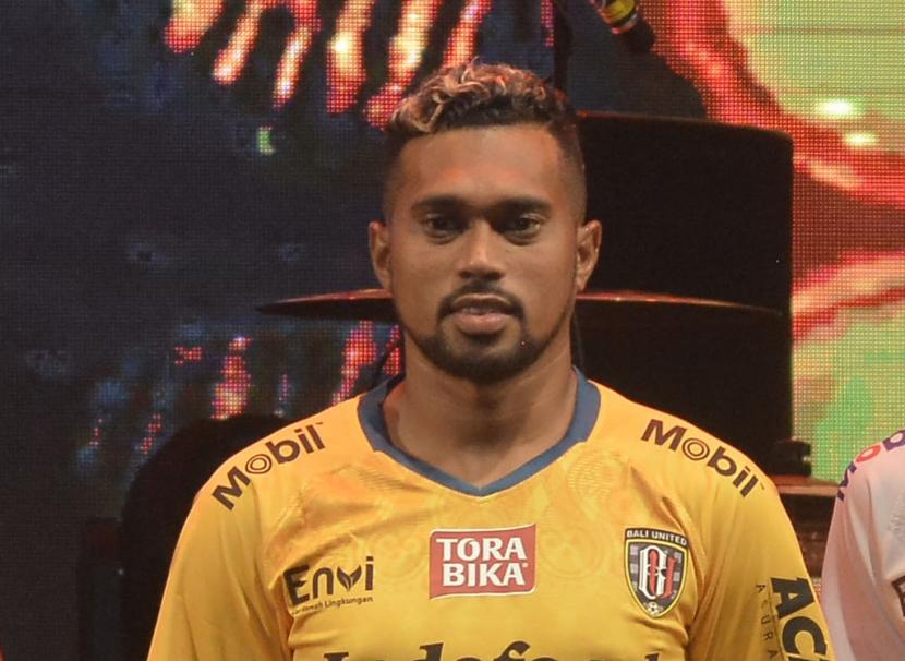 Penjaga gawang Bali United Samuel Reimas 