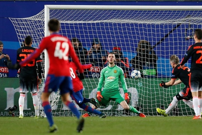 Penjaga gawang MU, David De Gea tak kuasa menghalau gol dari pemain CSKA, Roman Eremenko di babak lanjutan Liga Champions, Kamis (22/10) dini hari WIB.