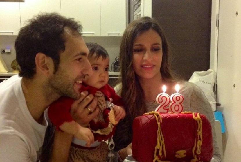 Penjaga Gawang Real Madrid Diego Lopez bersama istri, Iria Otero dan anaknya Zoe Lopez