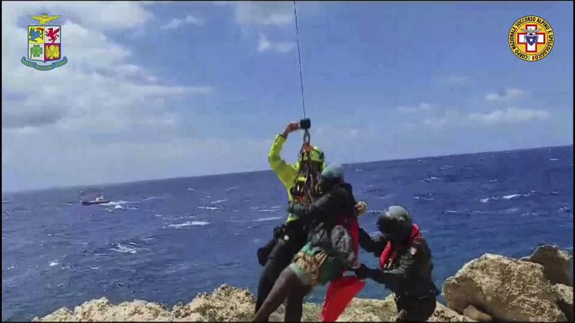 Penjaga pantai Italia mengatakan pada hari Ahad (6/8/2023) bahwa mereka telah menemukan dua jenazah dan menyelamatkan 57 orang di lepas pantai selatan pulau Lampedusa.