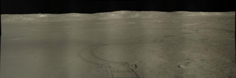 Foto selang waktu yang menggambarkan tentang perjalanan 3 tahun Yutu 2 di Bulan.