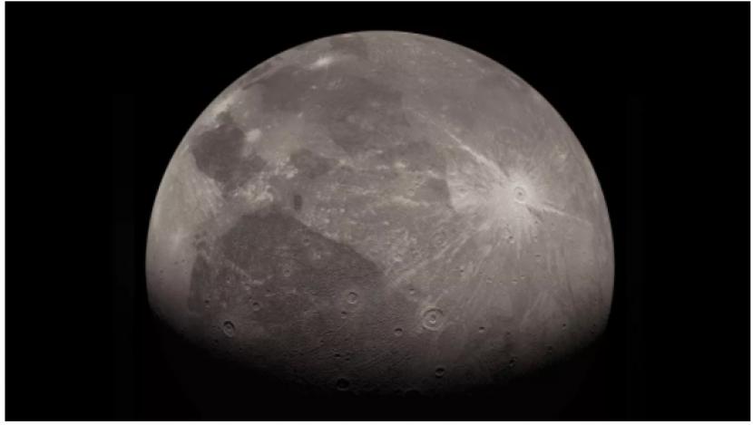 Penjelajah penjelajah Jupiter NASA, Juno, mengungkapkan permukaan bulan yang tertutup kawah dalam detail terbesar yang pernah ada.