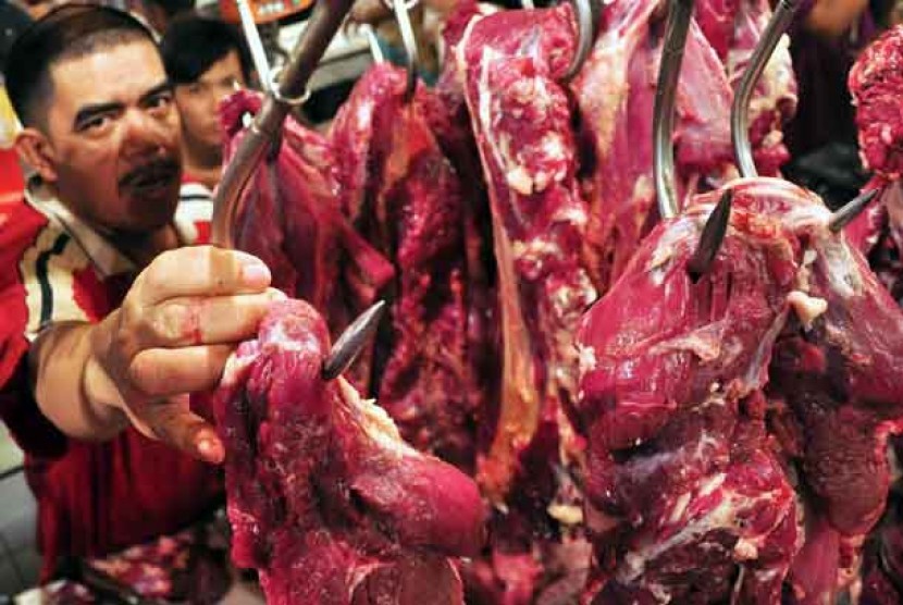 Penjual daging sapi di Pasar Senen, Jakarta Pusat.