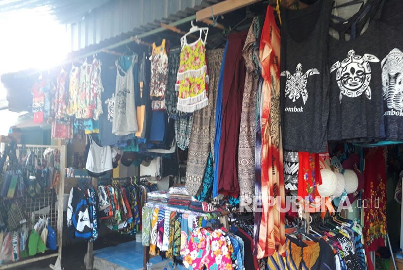  Penjual oleh-oleh khas Lombok hingga warung kuliner yang ada di Pantai Senggigi.