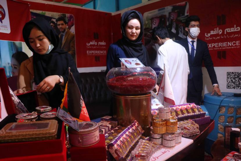 Penjual safron di Afghanistan. Safron terkenal sebagai rempah yang memiliki khasiat menurunkan kadar gula darah.