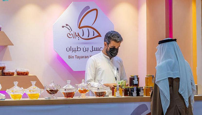 Penjualan madu di sebuah festival di Baha, Arab Saudi 