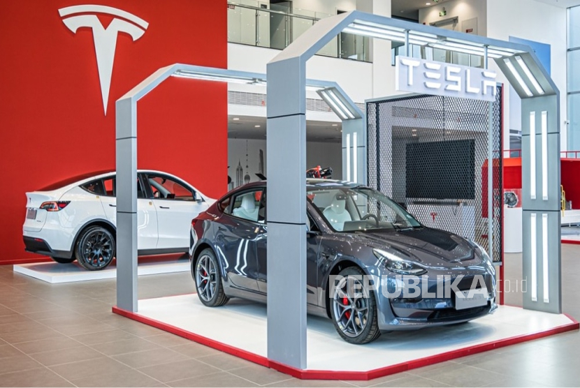 Penjualan Tesla Model Y di China selama tahun 2024 mengalahkan mobil andalan raksasa mobil listrik China BYD.