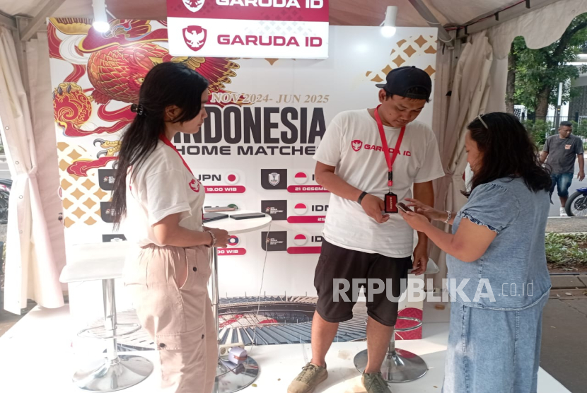 Penonton timnas Indonesia bertanya tentang tiket pertandingan timnas dan Garuda ID.