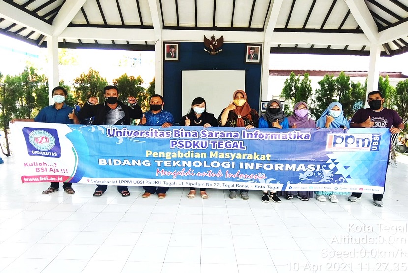 Pentingnya keterampilan public speaking membuat dosen Universitas BSI (Bina Sarana Informatika) Tegal edukasi masyarakat kelurahan Tegalsari, Sabtu (10/4). 