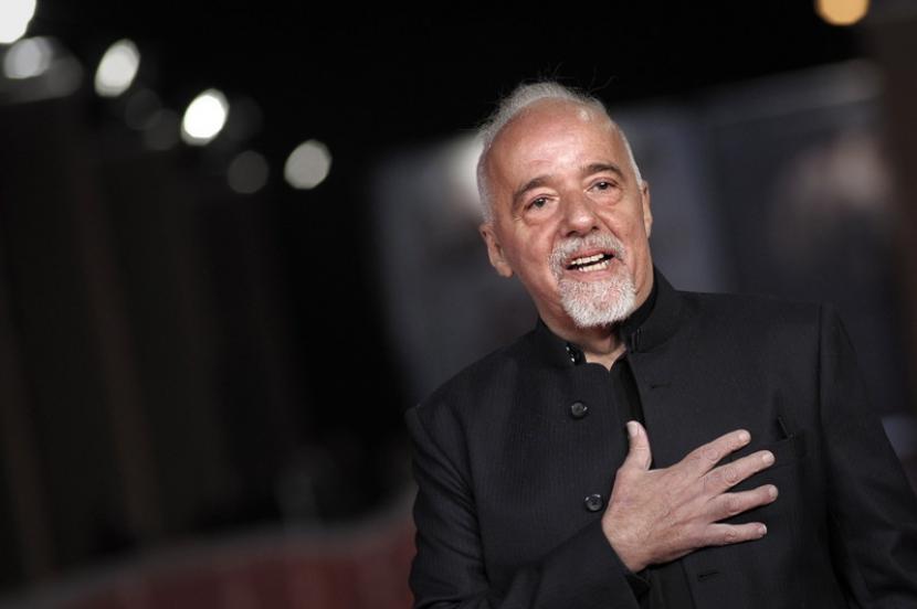 Penulis kenamaan asal Brasil Paulo Coelho mengaku punya ketertarikan terhadap hiburan Korea.