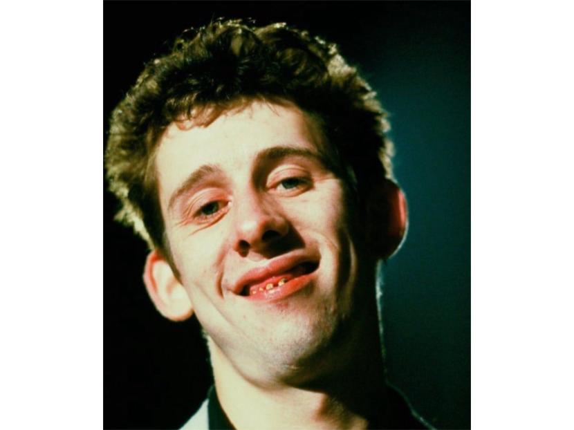 Penulis lagu sekaligus pentolan band Pogues asal Irlandia, Shane MacGowan, meninggal dunia pada Kamis (30/11/2023). 