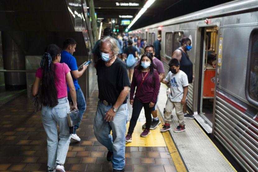 Pengendara sistem metro di San Francisco Bay Area California mungkin telah 'merekrut' penjaga stasiun baru dalam beberapa bulan terakhir.