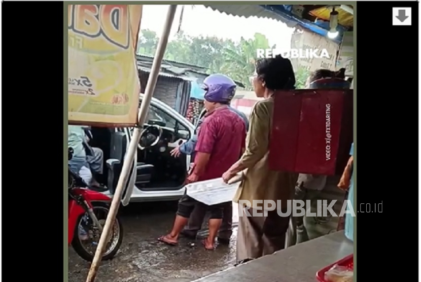 Kronologi Penumpang Taksi Online Dipaksa Turun Opang Saat Hujan Deras di Tangerang