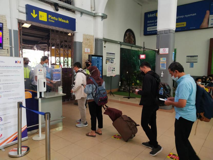 Stasiun di wilayah kerja PT KAI Daerah Operasi (Daop) 3 Cirebon.