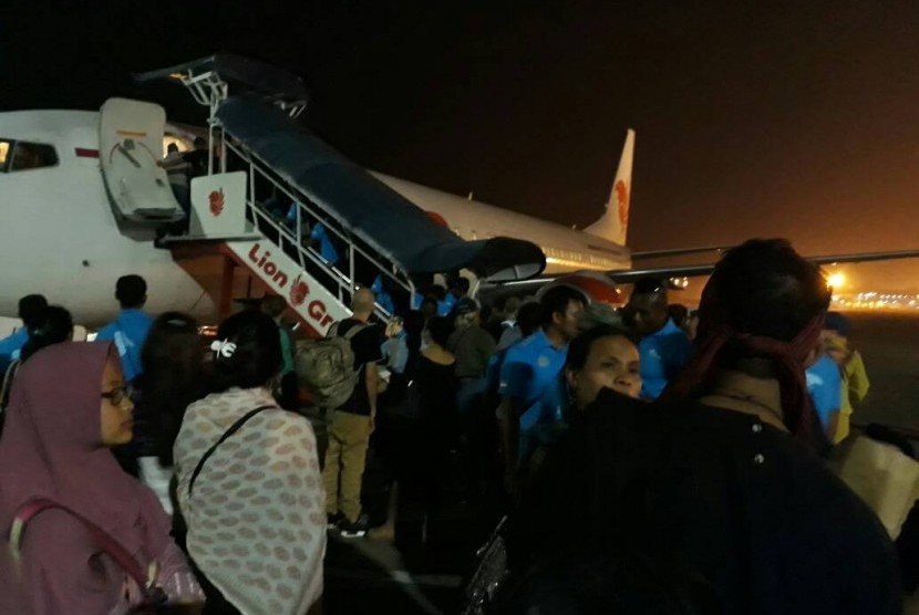 Penumpang Lion Air di Bandara Soekarno Hatta Jakarta protes karena delay, Selasa (16/5). 