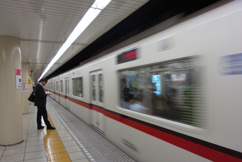 Kereta Tokyo yang dioperasikan oleh Tokyo Metro, Marunouchi Line, memiliki waktu kedatangan (headway), yakni hanya satu menit 50 detik (Ilustrasi foto Tokyo Metro)