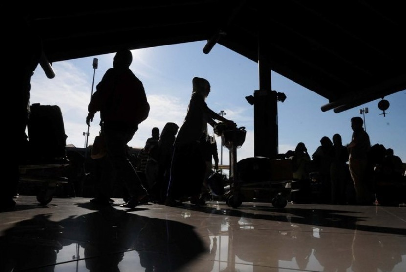 Penumpang pesawat di Bandara Soekarno-Hatta