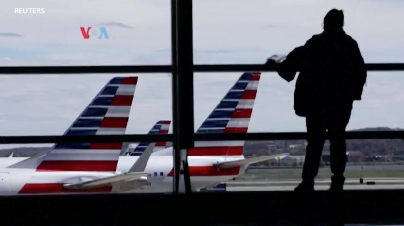 Penumpang pesawat udara di bandara Amerika Serikat (ilustrasi)
