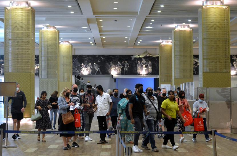 Bandara I Gusti Ngurah Rai, Badung, Bali, Senin (24/10/2022). Seorang perempuan asal India ditahan setelah kedapatan mencuri laptop di toko bandara Ngurah Rai.