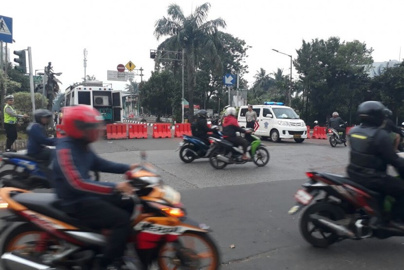 Penutupan arus lalu lintas di depan Kemeterian Pertanian pada sidang Ahok ke-15, Selasa (21/3).