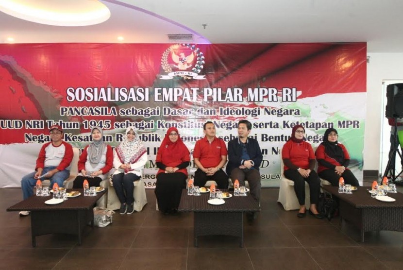 Penutupan sosialisasi empat pilar di Makassar.
