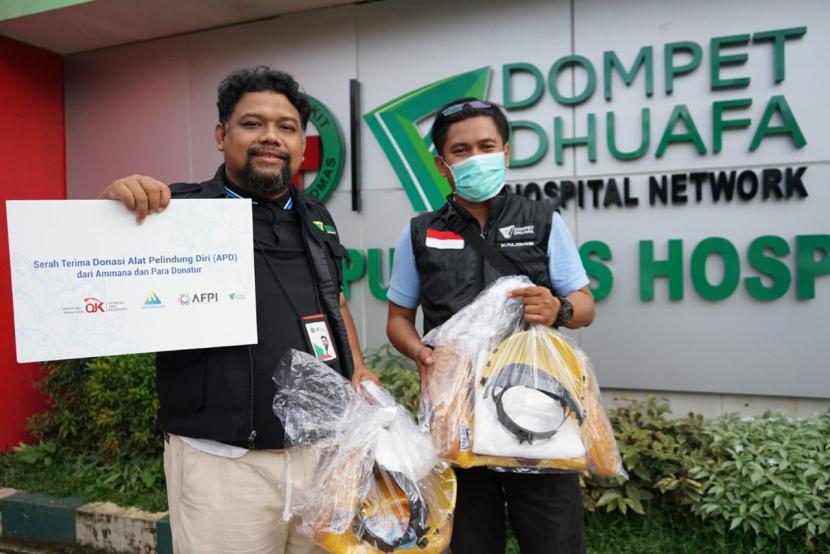 Penyaluran APD bagi tenaga medis di sejumlah rumah sakit, salah satunya Rumah Sakit Persahabatan dan Rumah Sakit Kartika Pulomas, Jakarta Timur. (Rabu, 25/3)