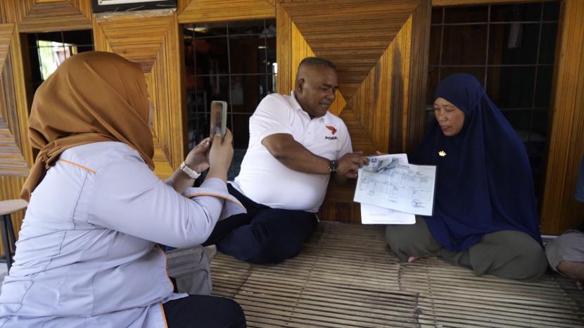 Penyaluran bansos sembako dan PKH di Dusun Rammang-rammang menjadi salah satu bukti komitmen Pos Indonesia.