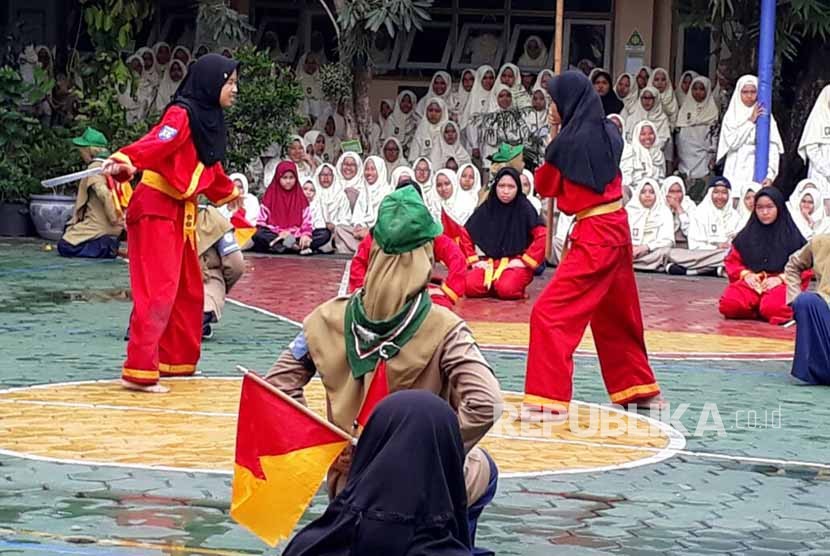 Kegiatan siswa madrasah.