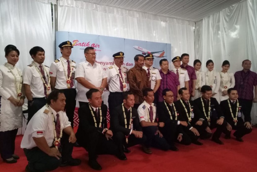 Penyambutan dan apresiasi terhadap 18 awak pesawat Batik Air Airbus 330-300 CEO yang telah melakukan penjemputan WNI di Wuhan, Cina beberapa waktu lalu. Kegiatan ini dilakukan di Lion Air Simulator, Jalan Trikora, Cipinang, Jakarta Timur, Sabtu (15/2). 