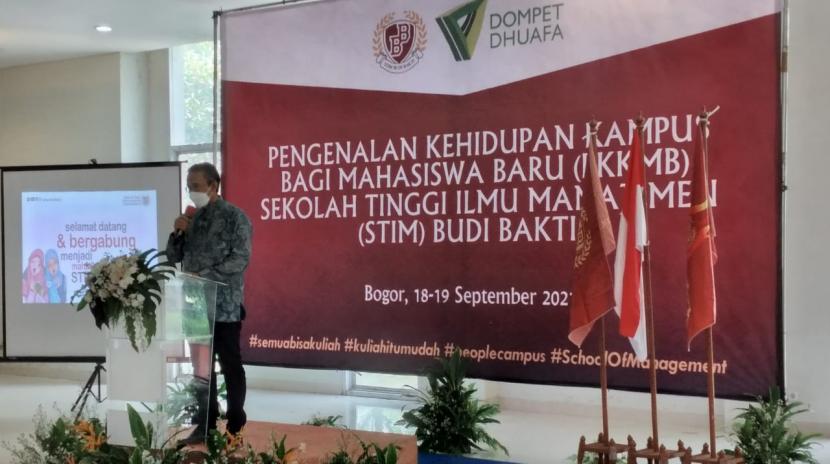 Penyambutan mahasiswa Baru Kampus Budi Bakti tahun akademik 2021/2022, di Aula Masjid Al Madinah Dompet Dhuafa, Kemang, Bogor, Jawa Barat.