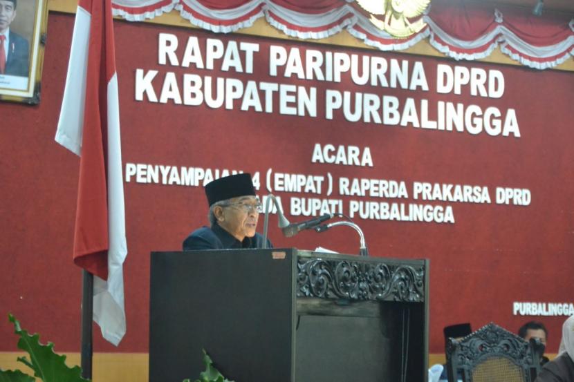Penyampaian empat raperda prakarsa DPRD Kabupaten Purbalingga di ruang rapat DPRD.
