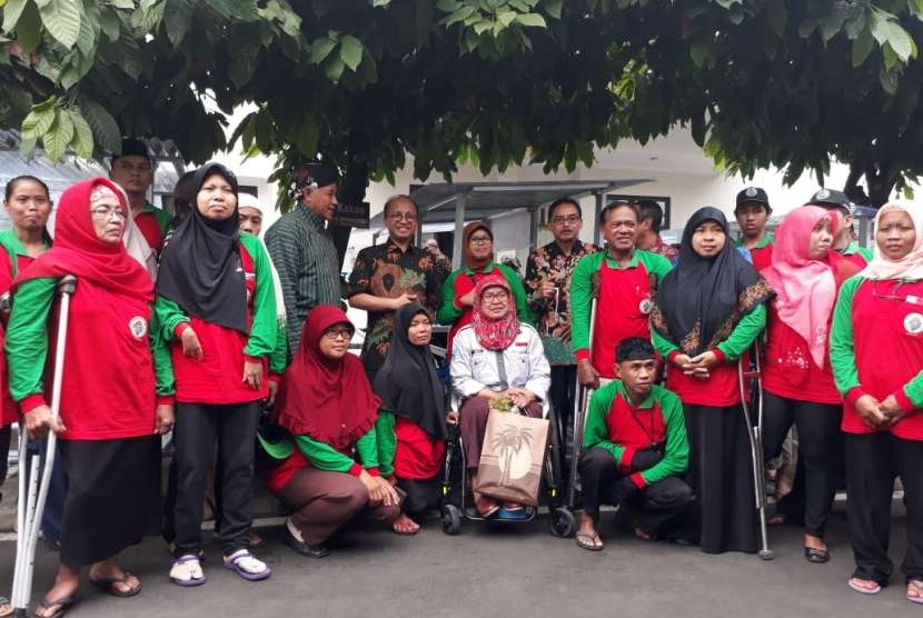 Penyandang disabilitas di Kabupaten Sleman mengikuti pelatihan hidroponik di Balai Besar Latihan Masyarakat (BBLM) Yogyakarta, Jumat (31/8).