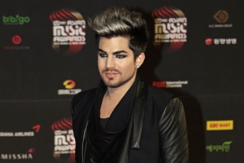 Penyanyi Adam Lambert.